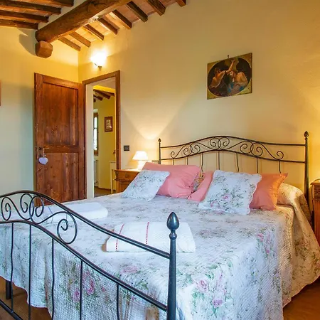 Lovely In Buggiano With Kitchen Nyaraló