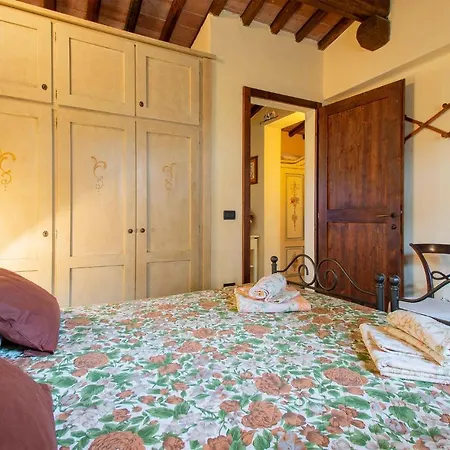 Lovely In Buggiano With Kitchen Tatil Evi Massa e Cozzile